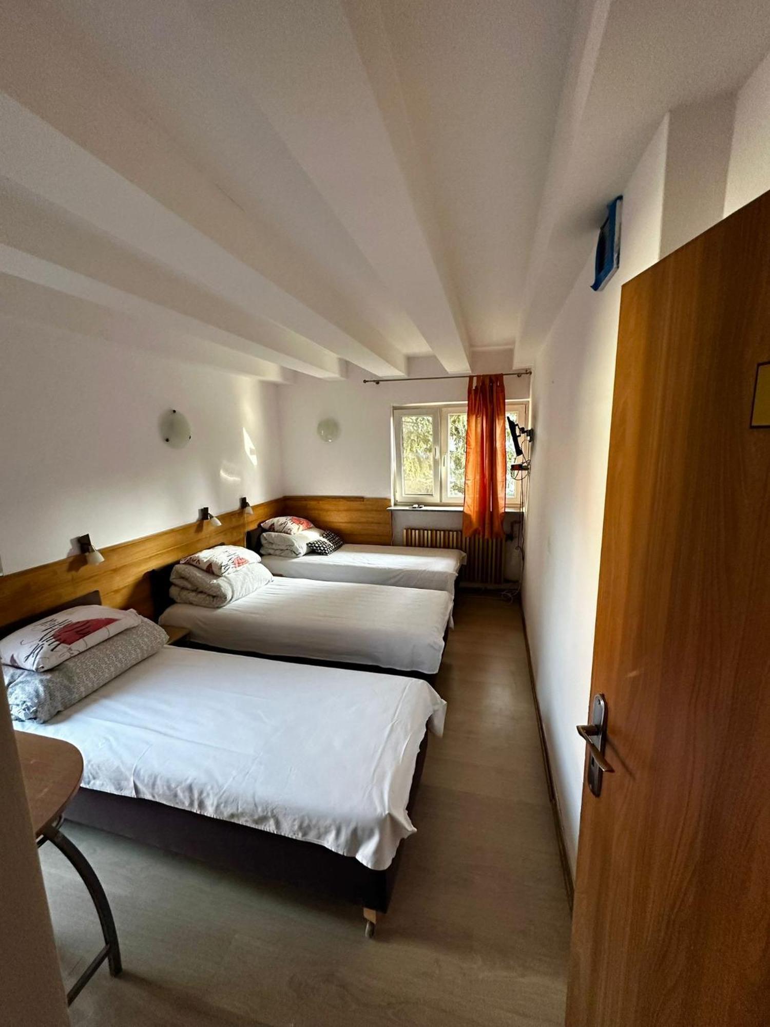 Hostel Tolek Warsaw Exterior photo