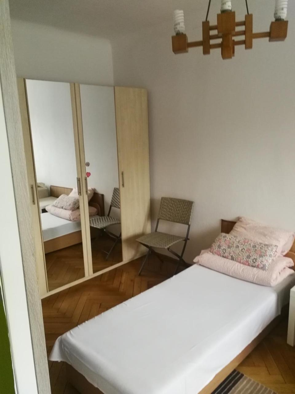 Hostel Tolek Warsaw Exterior photo